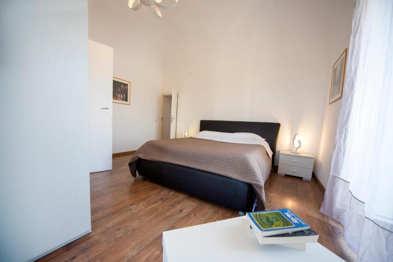Zurria Rooms Catania Bagian luar foto