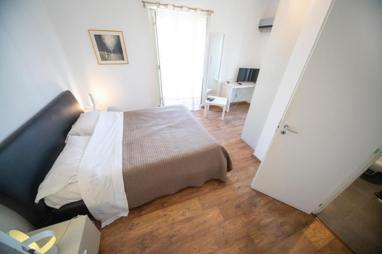 Zurria Rooms Catania Bagian luar foto